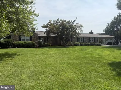 8215 Lees Rd, Warrenton, VA 20186