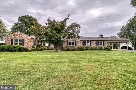 8215 Lees Rd, Warrenton, VA 20186