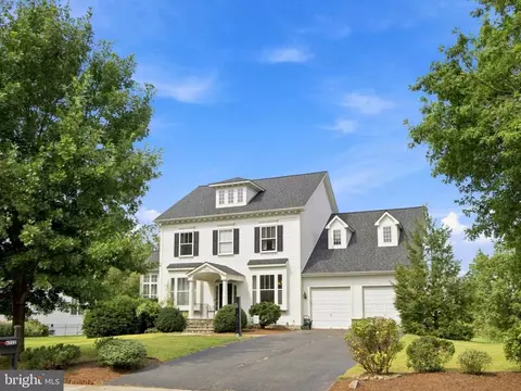 6722 Eckert Ct, Warrenton, VA 20187