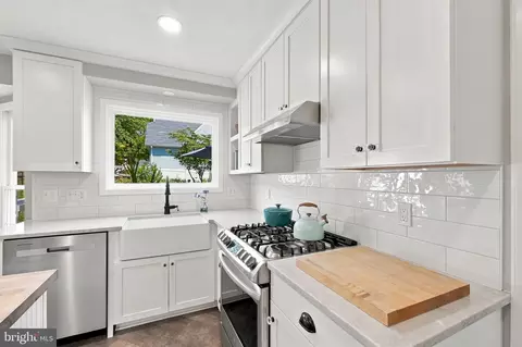 241 Breezewood Dr, Warrenton, VA 20186