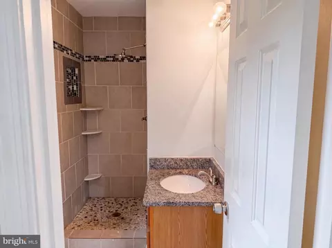 Bath - 8749 Christopher, Warrenton, VA 20186 photo 5 of 6