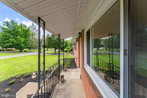 Exterior - 4082 Stanberry Ave, Marshall, VA 20115 photo 3 of 5