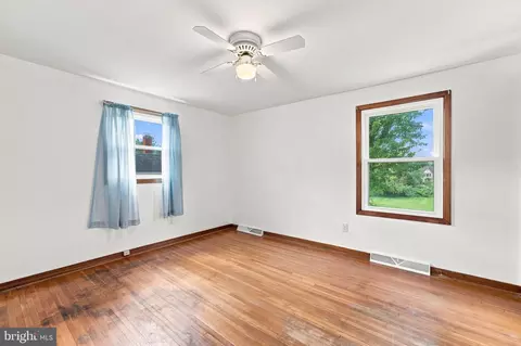Bedroom - 4082 Stanberry Ave, Marshall, VA 20115 photo 1 of 3