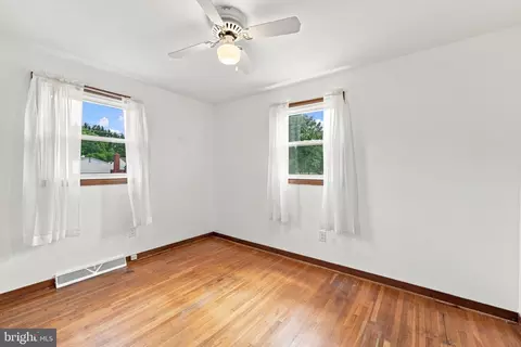 Bedroom - 4082 Stanberry Ave, Marshall, VA 20115 photo 3 of 3