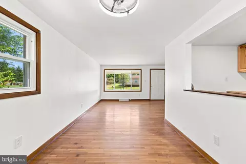 Living - 4082 Stanberry Ave, Marshall, VA 20115 photo 5 of 6
