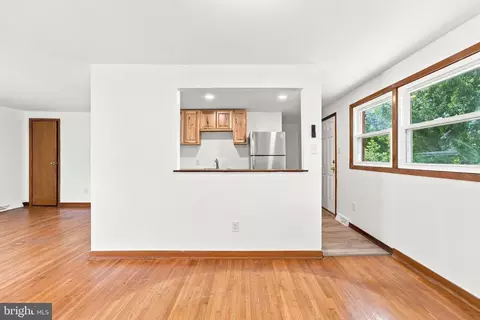 Living - 4082 Stanberry Ave, Marshall, VA 20115 photo 6 of 6