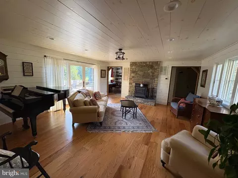Living - 1983 Misty Meadows Ln, Markham, VA 22643 photo 1 of 1
