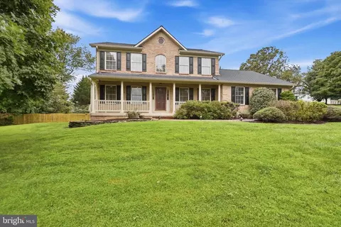 5975 Whippoorwill Dr, Warrenton, VA 20187