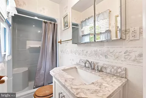 Bath - 8216 Greenwich Rd, Catlett, VA 20119 photo 2 of 3