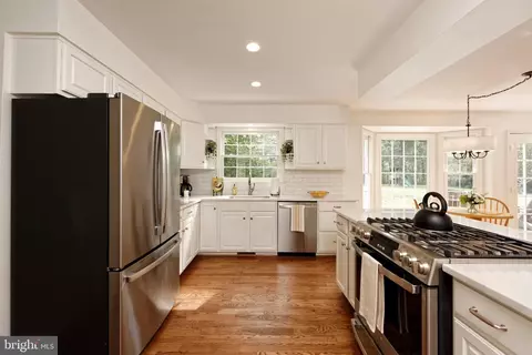 Kitchen - 5901 Moore Rd, Marshall, VA 20115 photo 4 of 5