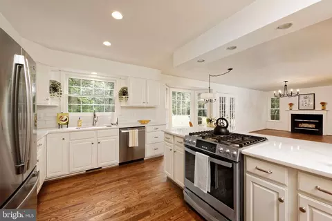 Kitchen - 5901 Moore Rd, Marshall, VA 20115 photo 5 of 5