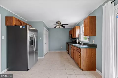 Entry Way - 4256 Bishop Ln, Marshall, VA 20115 photo 2 of 3