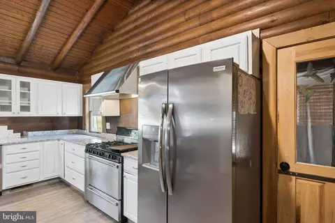 Kitchen - 6157 Wilson Rd, Marshall, VA 20115 photo 2 of 3