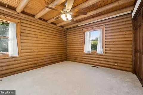 Bedroom - 6157 Wilson Rd, Marshall, VA 20115 photo 2 of 4