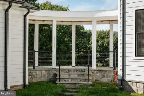 Exterior - 11470 Apple Manor Rd, Markham, VA 22643 photo 6 of 9
