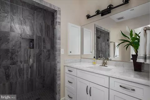 Bath - 11470 Apple Manor Rd, Markham, VA 22643 photo 4 of 5