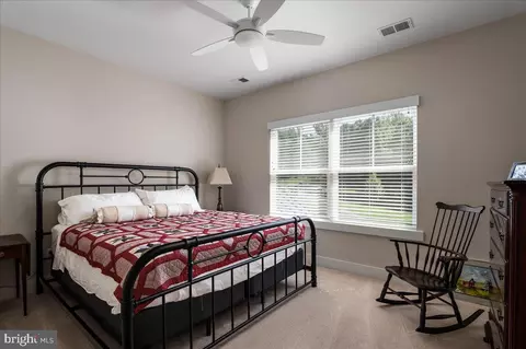 Bedroom - 11470 Apple Manor Rd, Markham, VA 22643 photo 2 of 7