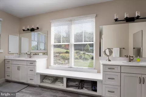 Bath - 11470 Apple Manor Rd, Markham, VA 22643 photo 2 of 5