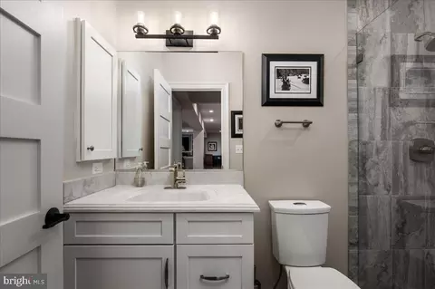 Bath - 11470 Apple Manor Rd, Markham, VA 22643 photo 5 of 5
