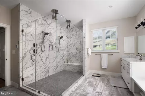 Bath - 11470 Apple Manor Rd, Markham, VA 22643 photo 3 of 5