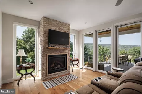 Living - 11470 Apple Manor Rd, Markham, VA 22643 photo 3 of 3