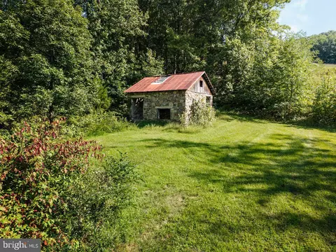 Exterior - 11470 Apple Manor Rd, Markham, VA 22643 photo 2 of 9