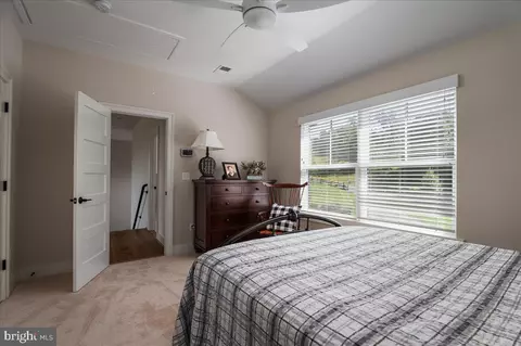 Bedroom - 11470 Apple Manor Rd, Markham, VA 22643 photo 3 of 7