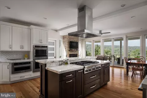Kitchen - 11470 Apple Manor Rd, Markham, VA 22643 photo 3 of 4