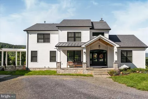 Exterior - 11470 Apple Manor Rd, Markham, VA 22643 photo 5 of 9