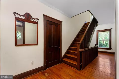 Entry Way - 5378 Beverleys Mill Rd, Broad Run, VA 20137 photo 2 of 2