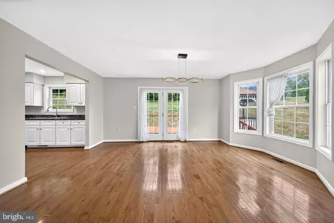 Living - 11530 John Marshall Hwy, Markham, VA 22643 photo 4 of 6