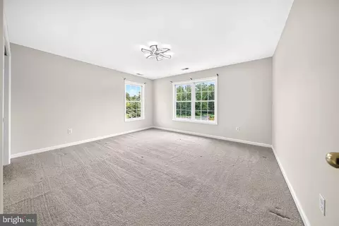 Bedroom - 11530 John Marshall Hwy, Markham, VA 22643 photo 5 of 8