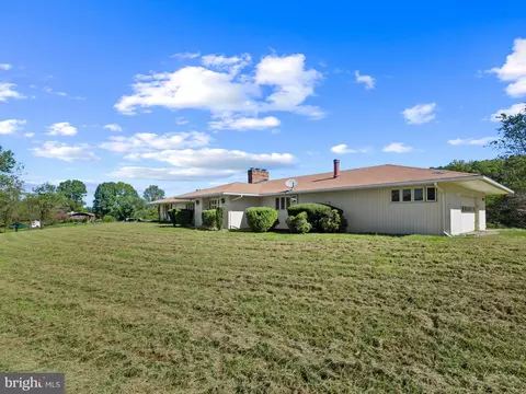 Exterior - 4567 Lakeside Ct, Marshall, VA 20115 photo 2 of 4