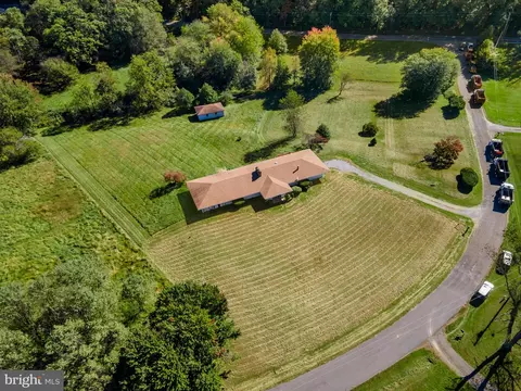 View/Area - 4567 Lakeside Ct, Marshall, VA 20115 photo 1 of 4