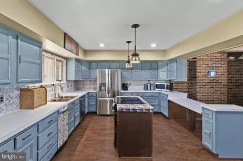 Kitchen - 4567 Lakeside Ct, Marshall, VA 20115 photo 2 of 4