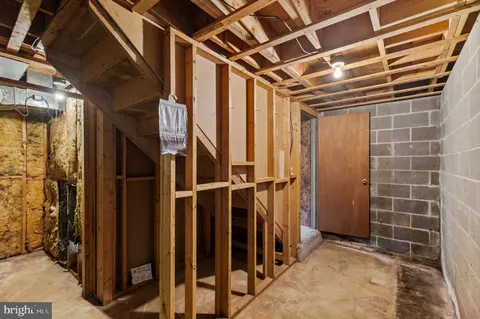 Entry Way - 4567 Lakeside Ct, Marshall, VA 20115 photo 3 of 4