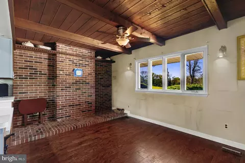 Living - 4567 Lakeside Ct, Marshall, VA 20115 photo 3 of 11