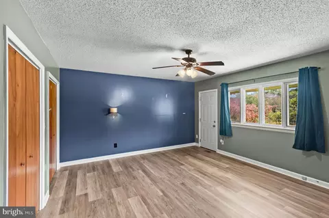 Living - 4567 Lakeside Ct, Marshall, VA 20115 photo 8 of 11