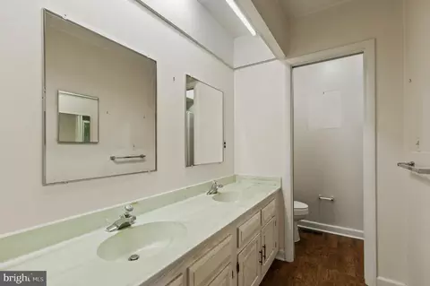 Bath - 4567 Lakeside Ct, Marshall, VA 20115 photo 1 of 6