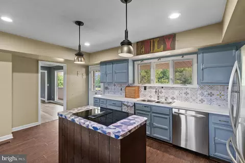 Kitchen - 4567 Lakeside Ct, Marshall, VA 20115 photo 4 of 4