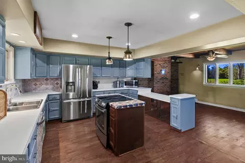 Kitchen - 4567 Lakeside Ct, Marshall, VA 20115 photo 1 of 4