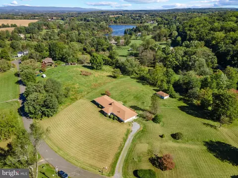 View/Area - 4567 Lakeside Ct, Marshall, VA 20115 photo 2 of 4