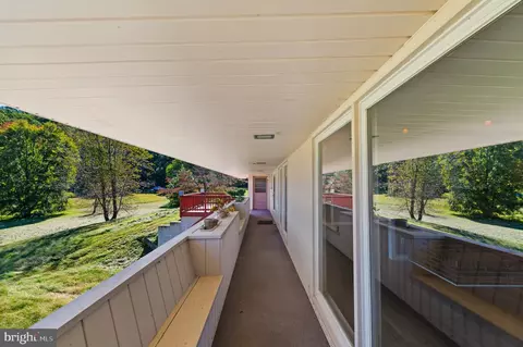 Entry Way - 4567 Lakeside Ct, Marshall, VA 20115 photo 4 of 4