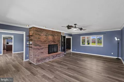 Living - 4567 Lakeside Ct, Marshall, VA 20115 photo 6 of 11