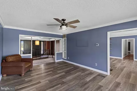 Living - 4567 Lakeside Ct, Marshall, VA 20115 photo 2 of 11
