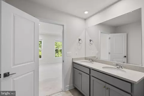 Entry Way - 3571 Stephensons Hill Ln, Marshall, VA 20115 photo 8 of 11