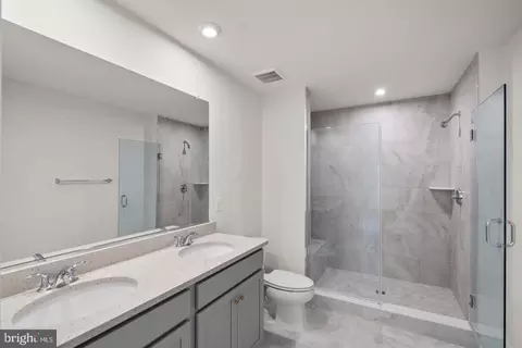Entry Way - 3571 Stephensons Hill Ln, Marshall, VA 20115 photo 6 of 11
