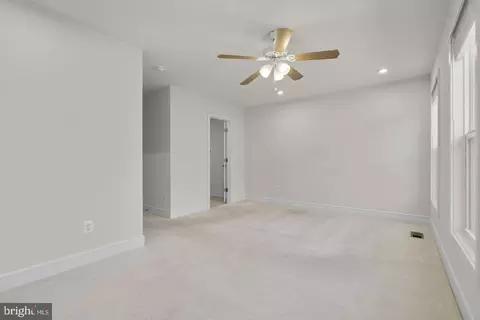 Living - 3571 Stephensons Hill Ln, Marshall, VA 20115 photo 2 of 3
