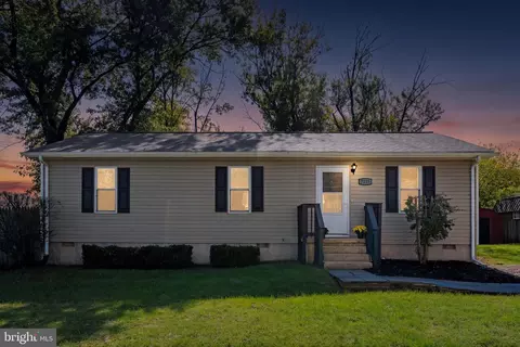 7239 3rd St, Remington, VA 22734