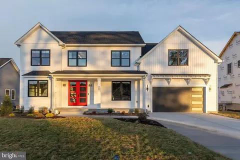 304 Summerfield Dr, Winchester, VA 22602